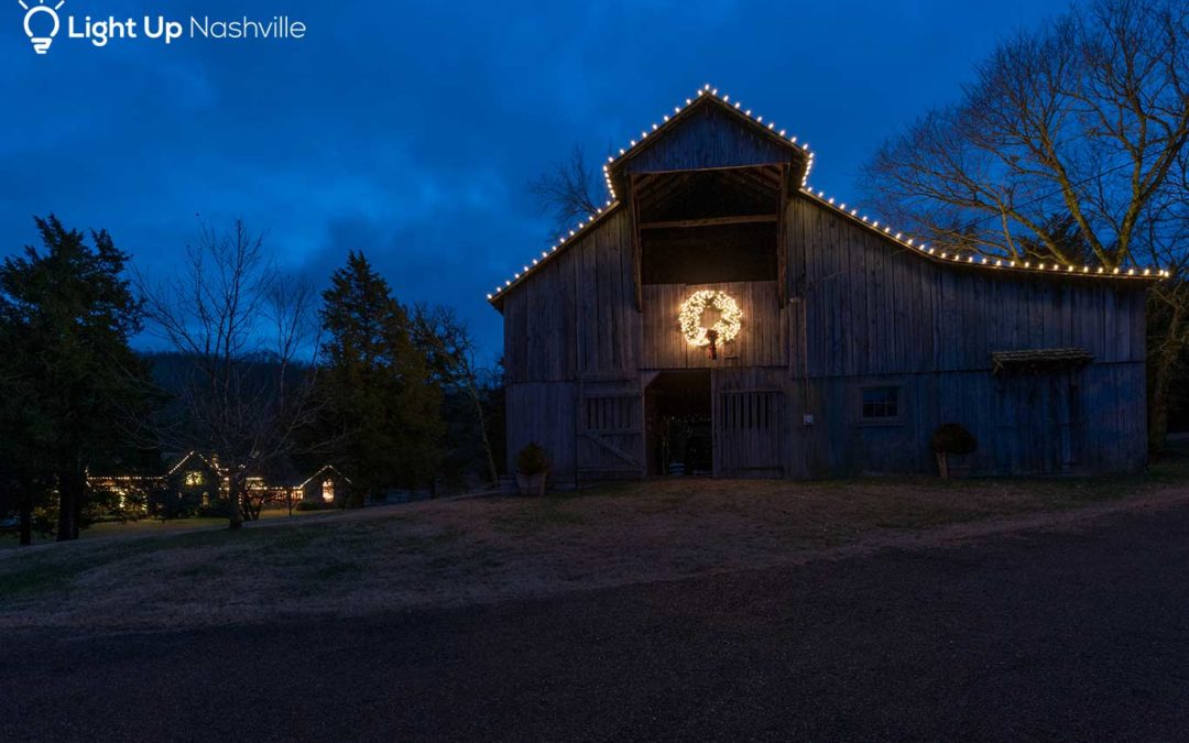 Barn-holiday-lights