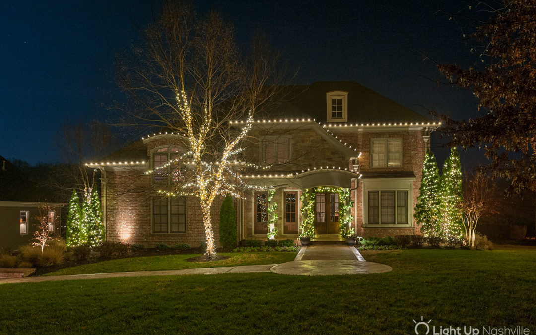 2016-warm-white-holiday-display