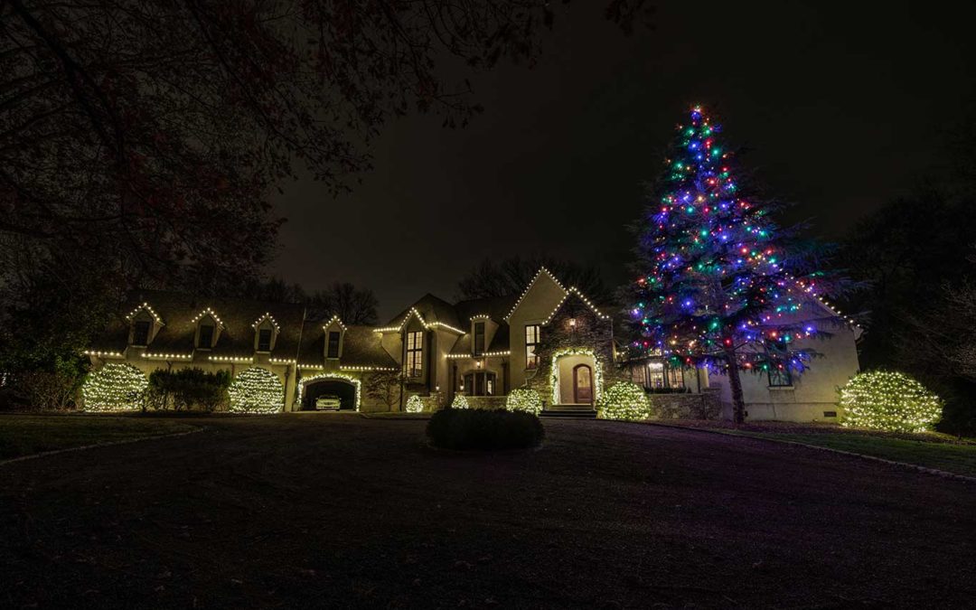 nashville home with outdoor christmas lights