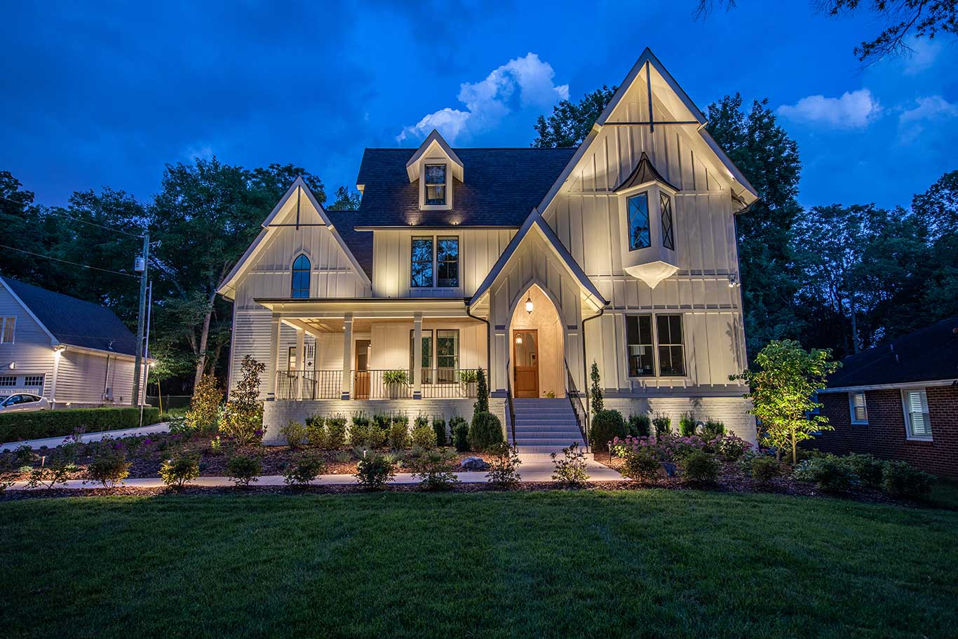 up lighting architecture on large white home in nashville